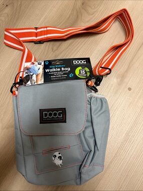 DOOG Men’s Walkie Bag Crossbody in Light Gray with Orange Strap